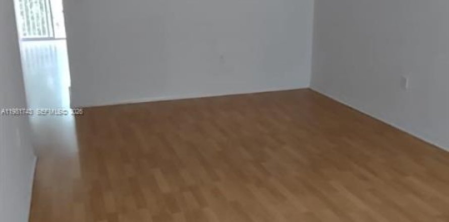 Condo in Hialeah, Florida, 3 bedrooms  № 2042981