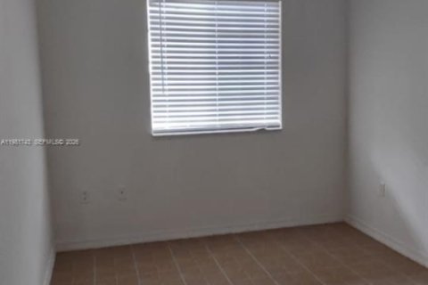 Condo in Hialeah, Florida, 3 bedrooms  № 2042981 - photo 3