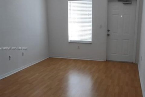 Condo in Hialeah, Florida, 3 bedrooms  № 2042981 - photo 2