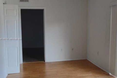Condo in Hialeah, Florida, 3 bedrooms  № 2042981 - photo 12