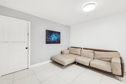 Condominio en venta en Miami, Florida, 1 dormitorio, 74.41 m2 № 1758889 - foto 3