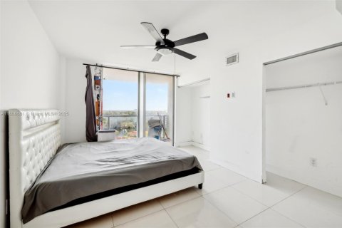 Condominio en venta en Miami, Florida, 1 dormitorio, 74.41 m2 № 1758889 - foto 13