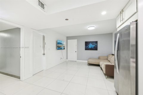 Condominio en venta en Miami, Florida, 1 dormitorio, 74.41 m2 № 1758889 - foto 6