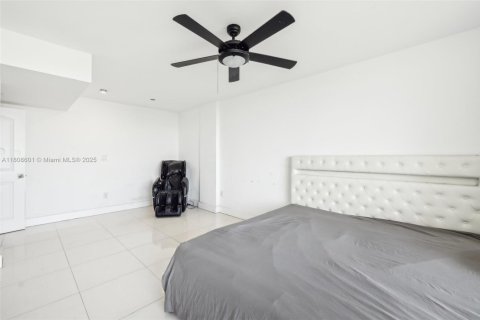 Condominio en venta en Miami, Florida, 1 dormitorio, 74.41 m2 № 1758889 - foto 14