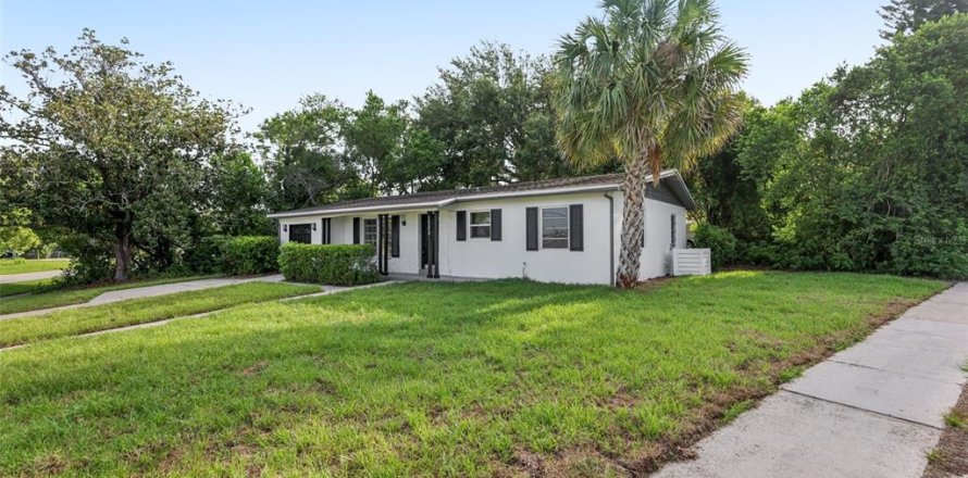 House in Deltona, Florida 3 bedrooms, 171.5 sq.m. № 1789426