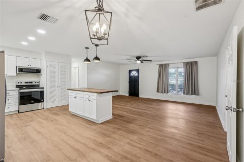 House in Deltona, Florida 3 bedrooms, 171.5 sq.m. № 1789426 - photo 11