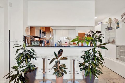 Condo in Miami, Florida, 2 bedrooms  № 2082265 - photo 6