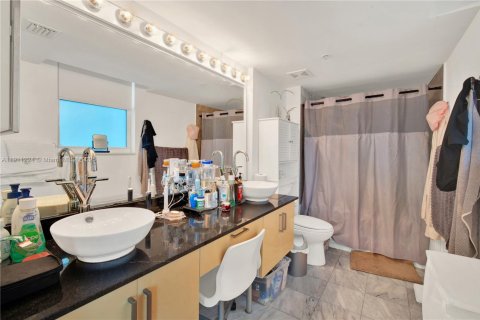 Condo in Miami, Florida, 2 bedrooms  № 2082265 - photo 21