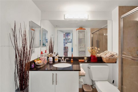 Condo in Miami, Florida, 2 bedrooms  № 2082265 - photo 24