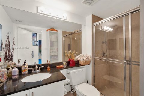 Condo in Miami, Florida, 2 bedrooms  № 2082265 - photo 23