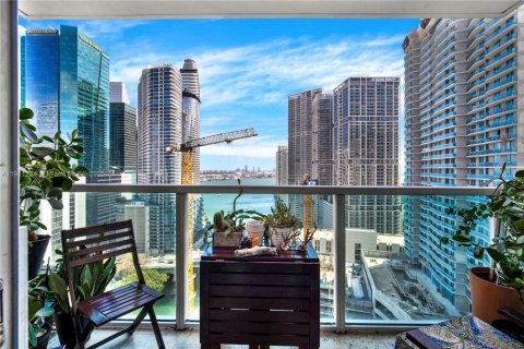 Condo in Miami, Florida, 2 bedrooms  № 2082265 - photo 11