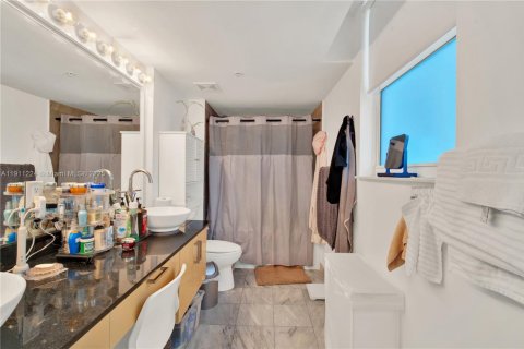 Condo in Miami, Florida, 2 bedrooms  № 2082265 - photo 20