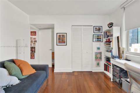 Condo in Miami, Florida, 2 bedrooms  № 2082265 - photo 16