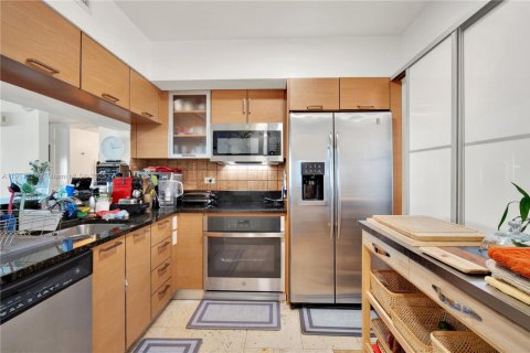 Condo in Miami, Florida, 2 bedrooms  № 2082265 - photo 4