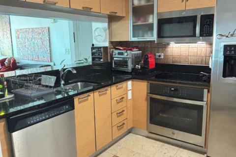 Condo in Miami, Florida, 2 bedrooms  № 2082265 - photo 26