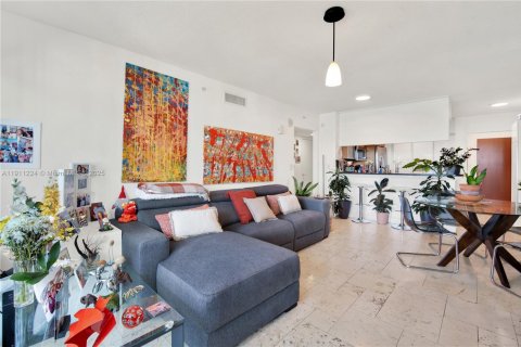 Condo in Miami, Florida, 2 bedrooms  № 2082265 - photo 9