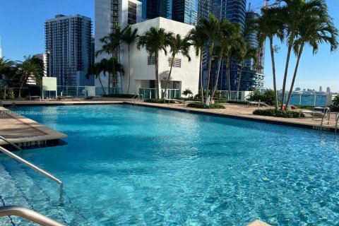 Condo in Miami, Florida, 2 bedrooms  № 2082265 - photo 29