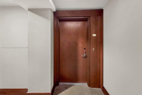 Condo in Miami, Florida, 2 bedrooms  № 2082265 - photo 25