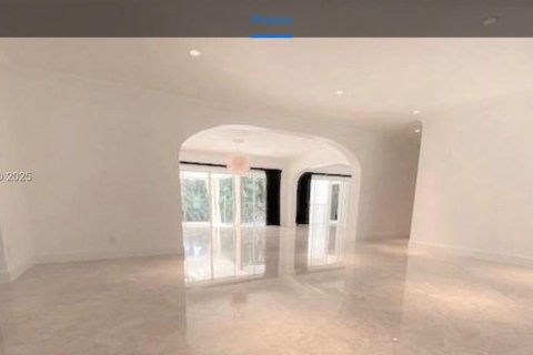 Villa ou maison à louer à Coral Gables, Floride: 4 chambres, 324.04 m2 № 1982814 - photo 3