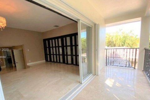 Villa ou maison à louer à Coral Gables, Floride: 4 chambres, 324.04 m2 № 1982814 - photo 19