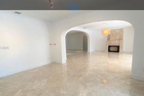 Villa ou maison à louer à Coral Gables, Floride: 4 chambres, 324.04 m2 № 1982814 - photo 9
