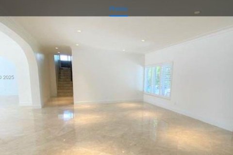 Villa ou maison à louer à Coral Gables, Floride: 4 chambres, 324.04 m2 № 1982814 - photo 2