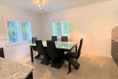 Villa ou maison à louer à Coral Gables, Floride: 4 chambres, 324.04 m2 № 1982814 - photo 15