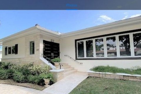 Villa ou maison à louer à Coral Gables, Floride: 4 chambres, 324.04 m2 № 1982814 - photo 1