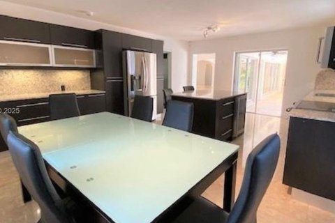 Villa ou maison à louer à Coral Gables, Floride: 4 chambres, 324.04 m2 № 1982814 - photo 13