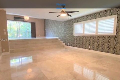 Villa ou maison à louer à Coral Gables, Floride: 4 chambres, 324.04 m2 № 1982814 - photo 17