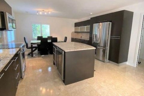 Villa ou maison à louer à Coral Gables, Floride: 4 chambres, 324.04 m2 № 1982814 - photo 12