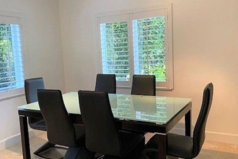 Villa ou maison à louer à Coral Gables, Floride: 4 chambres, 324.04 m2 № 1982814 - photo 14