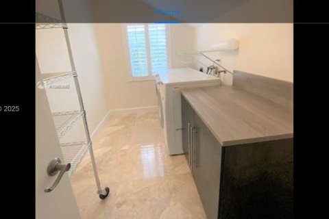 Villa ou maison à louer à Coral Gables, Floride: 4 chambres, 324.04 m2 № 1982814 - photo 16