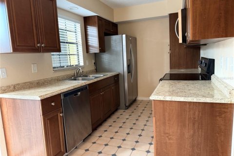 Townhouse in Winter Park, Florida 3 bedrooms, 106.93 sq.m. № 2205663 - photo 7