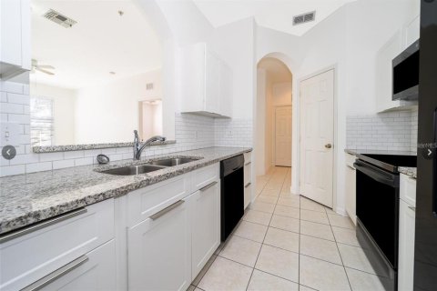 Condo in Orlando, Florida, 2 bedrooms № 2221966 - photo 9