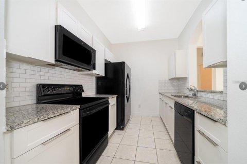 Condo in Orlando, Florida, 2 bedrooms № 2221966 - photo 7