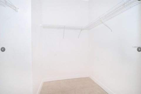 Condo in Orlando, Florida, 2 bedrooms № 2221966 - photo 16