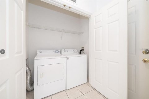 Condo in Orlando, Florida, 2 bedrooms № 2221966 - photo 2
