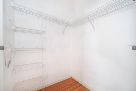 Condo in Orlando, Florida, 2 bedrooms № 2221966 - photo 13