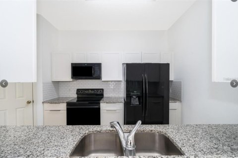 Condo in Orlando, Florida, 2 bedrooms № 2221966 - photo 10