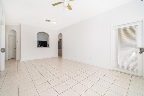Condo in Orlando, Florida, 2 bedrooms № 2221966 - photo 6