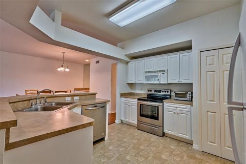 Купить таунхаус в Гейнсвилл, Флорида 4 комнаты, 203.92м2, № 1835866 - фото 9