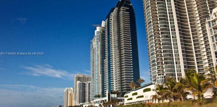 Condo in Sunny Isles Beach, Florida, 2 bedrooms  № 1865216