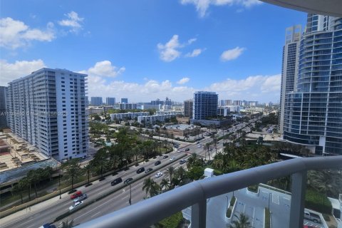 Condo in Sunny Isles Beach, Florida, 2 bedrooms  № 1865216 - photo 3