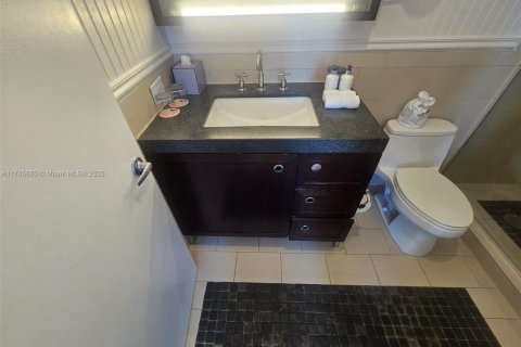 Condo in Sunny Isles Beach, Florida, 2 bedrooms  № 1865216 - photo 11