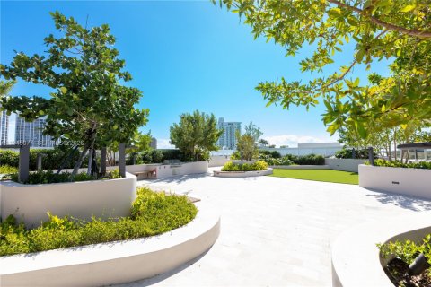 Condo in Miami, Florida, 3 bedrooms  № 2052969 - photo 3