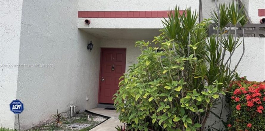 Condo in Pembroke Pines, Florida, 2 bedrooms № 1934272