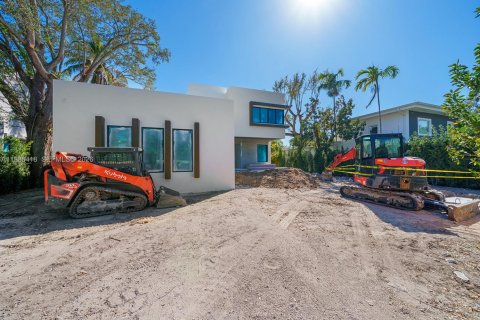 Villa ou maison à vendre à Biscayne Park, Floride: 6 chambres, 418.06 m2 № 2080269 - photo 16