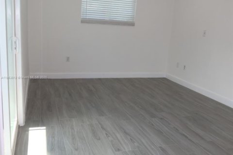Immobilier commercial à louer à Miami, Floride: 1 chambre, 153.47 m2 № 1877577 - photo 4