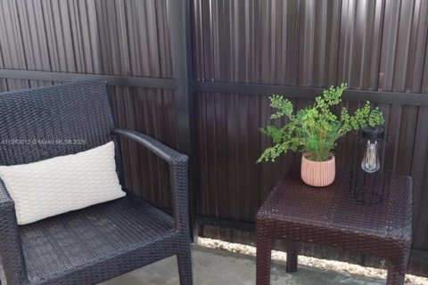 Immobilier commercial à louer à Miami, Floride: 1 chambre, 153.47 m2 № 1877577 - photo 7